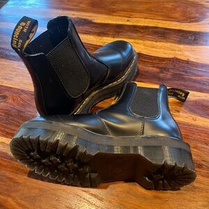 Doc marten size 8 platform Chelsea boot